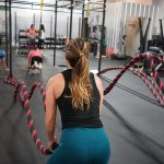 Faire du sport sans engagement. Pas de contrat, pas de frais d’inscription, pas de préavis. Accès flexible  aux meilleures salles – parfait pour une courte durée en Angleterre